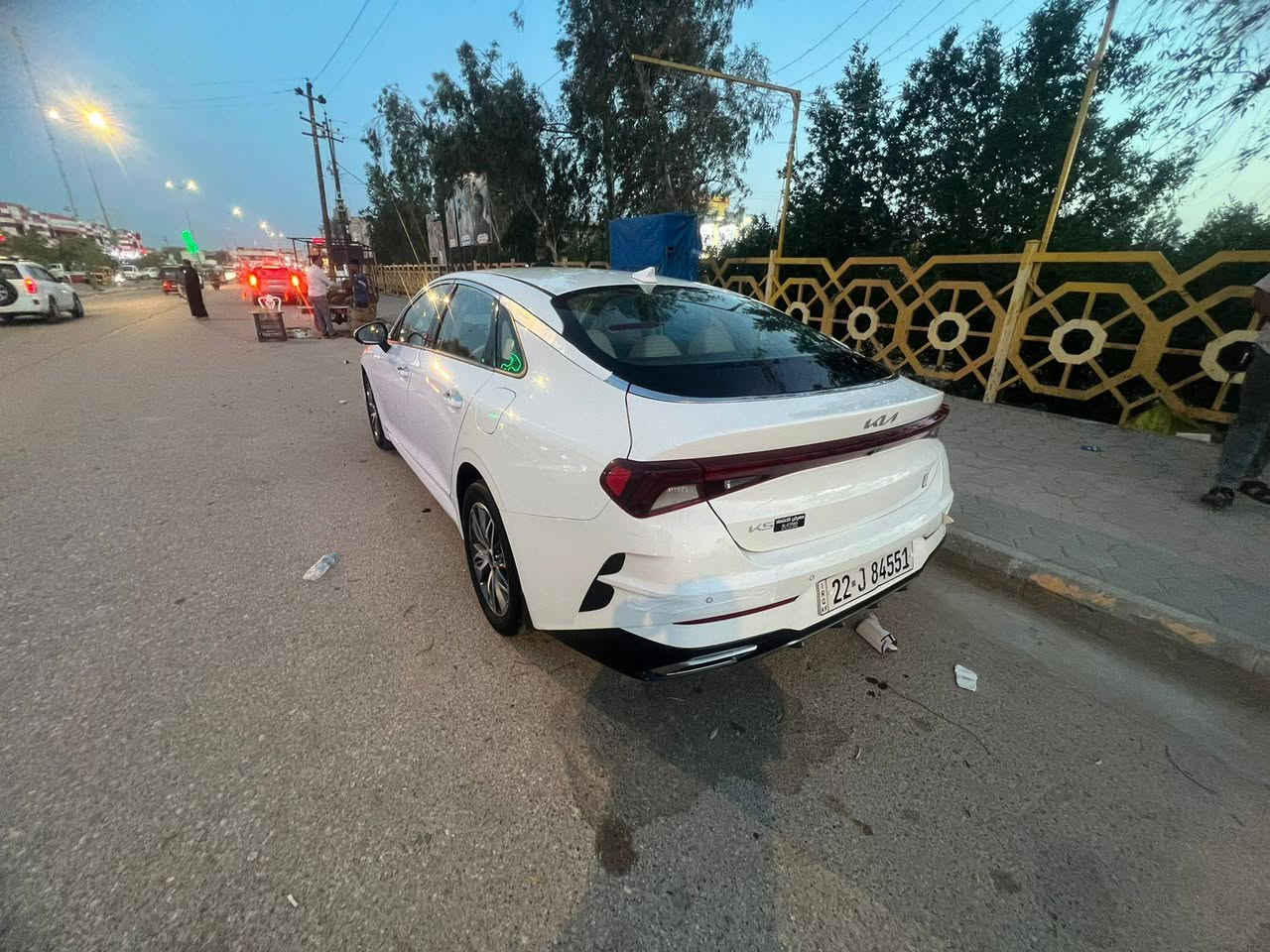 سلام عليكم كي فايف خليجي محرك 2000 دوش فول مواصفات بس قماره حديد بيهه فقط بنيد امبدل بدون دواخل وجاملغ بي بارد مديل 23 ماشيه 68حقيقي 
سياره بعدها على وضع شركه
سعرها 170وبيها مجال
استفسار  على رقم ***********
[مكلف بانشر  لاتجي خاص ترك تعليق حلو]
