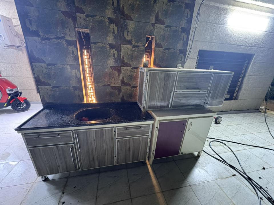 السلام عليكم كاونتر تفصال جديد حيل متر ونص ب متر ونص ويا مرمرايه مال السنك حطاطه  طباخ نضافته ٧٠ بالميه وياهن هاذه الميز كلهن ب ٣٠٠ ألف *********** بغداد أبي غريب
