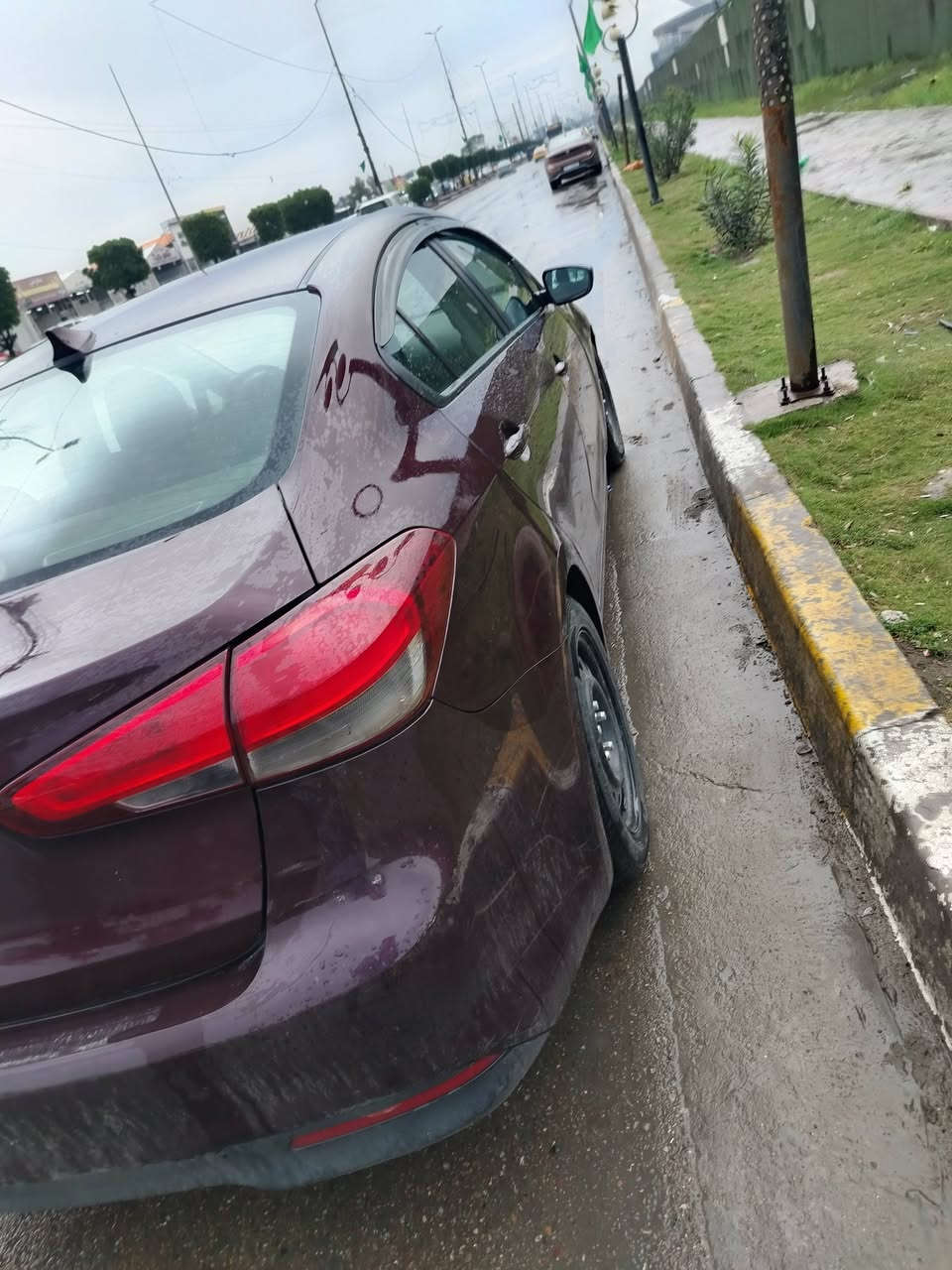 السلام عليكم
كيا فورتي أمريكي حادثهة موضح بالصور جاملغ وبنيد بدون دواخل اير باك سليم 
 السعر 115 ورقه
 بيهة مجال حك الجيه
 السياره جاهزة ترايك وين متريد
 مكاني بغداد الشعب السياره بسمي تحويل ثاني يوم
الاتصال ***********
