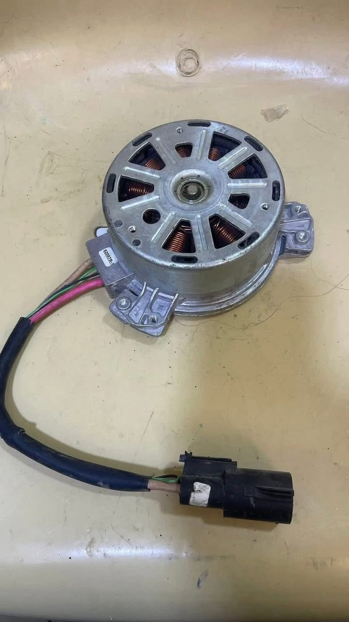 ماليبو
السلام عليكم اغراض شوفرليت ماليبو 2017 و فوك  مثل مموضح للصور مال تفصيخ 
فقط ماطور المروحة تجاري جديد  
للاستفسار 
***********
