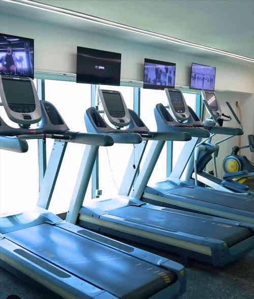 شقة للايجار في مجمع جوهرة المحيط السكني في الكاظمية 
مساحة ١٧٠ متر مربع مطلة على جهة البستان طابق الخامس 
تحتوي على غرفتين نوم و٣ حمامات ومطبخ وصالتين
فول خدمات 
كهرباء ٢٤ ساعة  مع توفر مكان لوضع النفايات في كل طابق 
تبريد مركزي 
الشبابيك دبل جام  والبناء كوالتي عالي 
المجمع يحتوي على سكيورتي وجم ومسبح وسوبرماركت ومخبز ولوندري 
الموقع ( الكاظمية /خلف مرور الكاظمية) 
للاستفسار ***********
