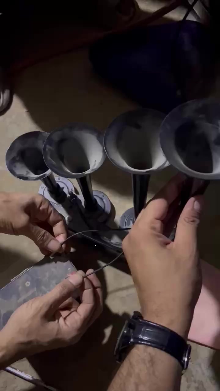 السلام عليكم عندي هذا الهورن للبيع يشتغل كهرباء و هواء السعر 80 الف مكاني بغداد ***********
