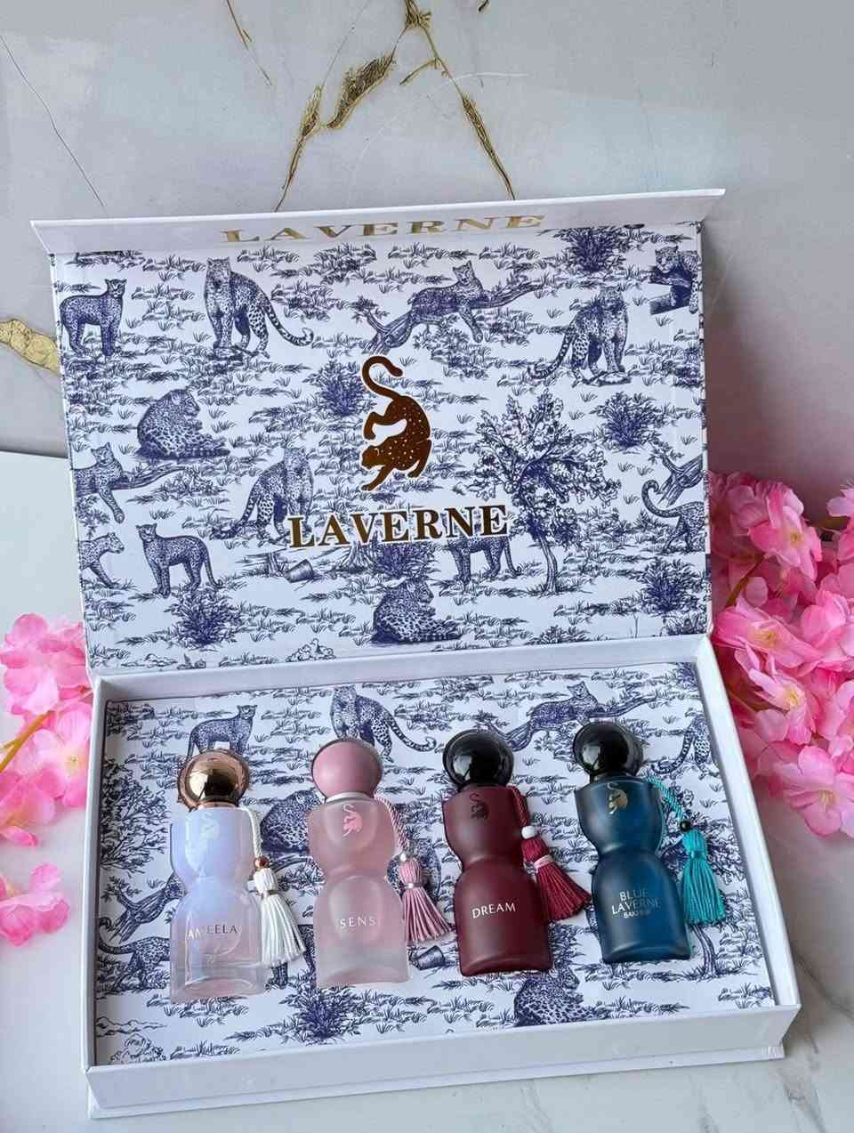 ئەگەر دەتەوێت هەموو ڕۆژێک بۆنێکی جیاواز و سەرنجڕاکێشت هەبێت 💫
سێتی تایبەتی بۆنەکان لە Laverne ئەو هەڵبژاردنەیەیە کە پێویستتە 🤍

Jameela 🤍 بۆنێکی نازدار 
Sense 🌸ئارام و دڵفرین 
Dream 💕 شیرین و کچانە
Blue Laverne Bakhur 💙 قووڵ و شیک

چوار بۆن لە یەک سێتی جواندا 😍
گونجاو بۆ خۆت یان وەک دیارییەکی تایبەت بینێریت 🎁

🚚 گەیاندن بۆ هەموو پارێزگاکان

📞 0750 550 3503

العربي : 

إذا تحبين كل يوم تطلين بريحة مختلفة ومميزة ✨
سيت العطور من Laverne  راح يخليج تعيشين الأنوثة بكل تفاصيلها 💖

Jameela 🤍 ناعم وراقي
Sense 🌸 هادئ وجذاب
Dream 💕 حلو وأنثوي
Blue Laverne Bakhur 💙 فخم وثابت

أربع عطور بعلبة وحدة تخليج جاهزة لكل مناسبة 😍

مناسب إلك أو كهدية راقية لشخص غالي عليج و  تحبيه 🎁

🚚 توصيل لكل المحافظات

📞 0750 550 3503
