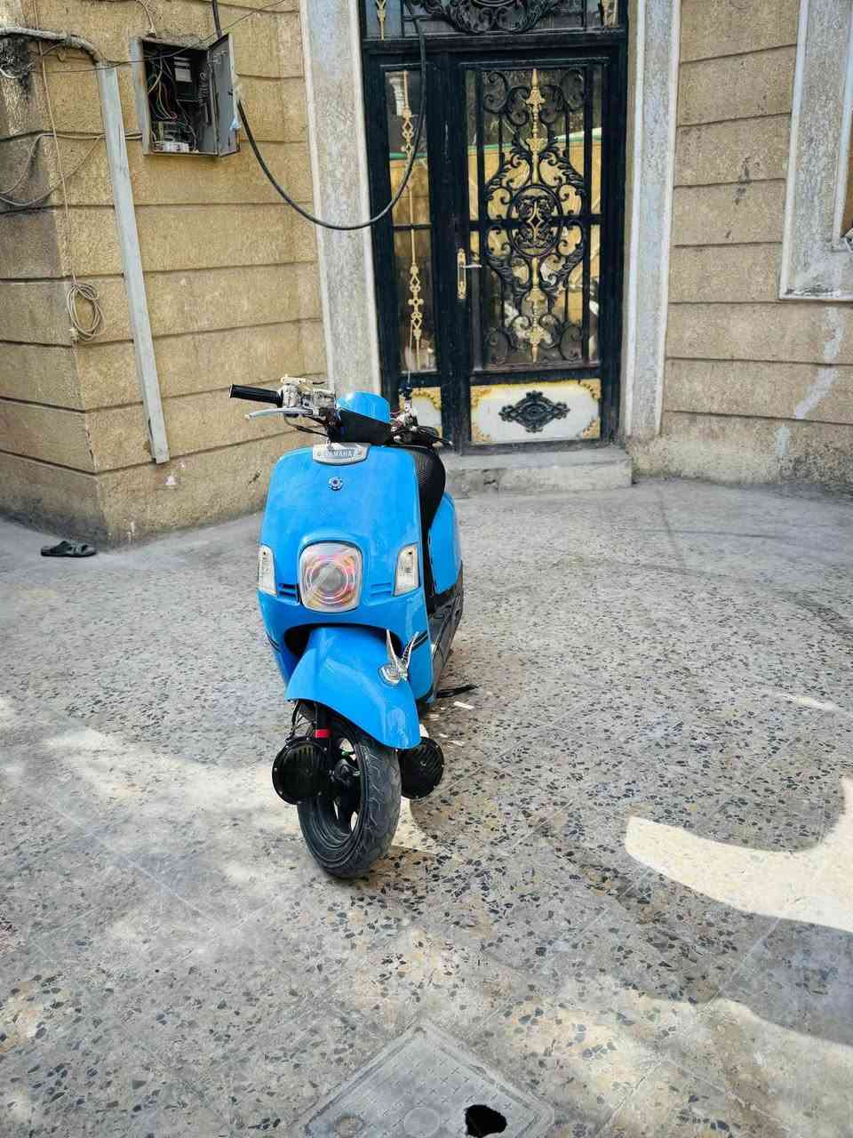 دراجه نضيفه وما مفتوحه فقط كفراتها تجاريه بيها عدسه سعرها ١٠٠ وبيها مضخم ب٥٠ 
*********** البصرة, العراق
