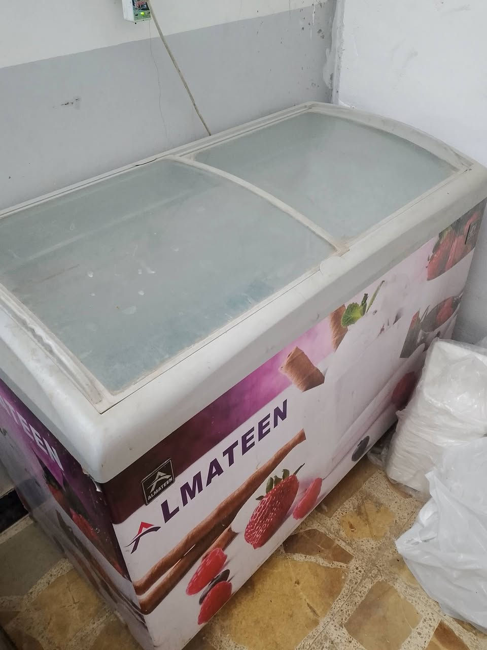 براد مع حافظه للبيع 
***********
