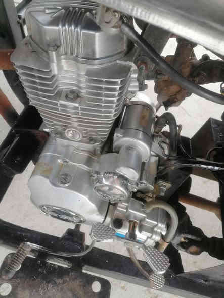 سلام عليكم ستوته للبيع أوراق بسمي وكيلهه العارضي بشارع المدينة شاصي مكفول تايرات جدد وجه كامل جديد نكره سلف العنوان مشخاب *********** السعر ١٢٥٠
