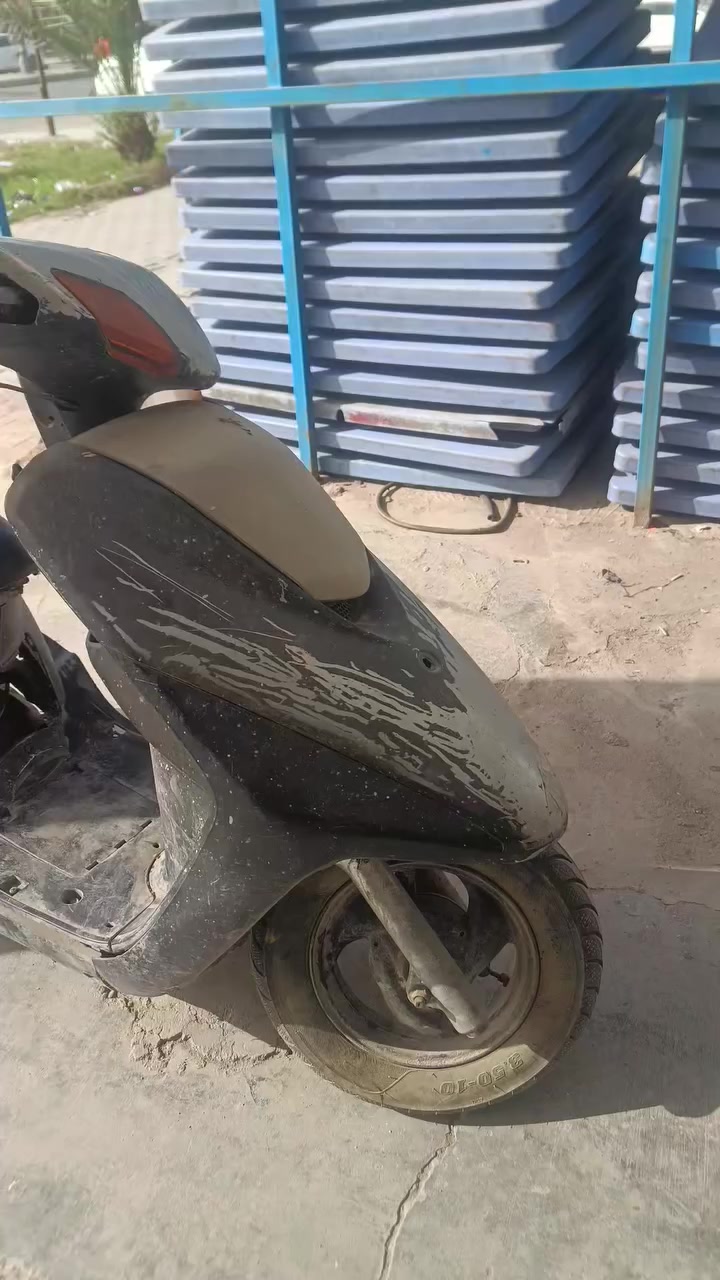 دراجه بريز
شغاله تجفيتهه جديد 
كابريتر مال تفصيخ جديد
دبلات جدد
تايرات جدد
تحتاج كفرات وترتيبات 
تشتغل هندر 
رايدهه ب 175 قفل 
الرقم ***********
الشعب حي التجار شارع الاسواق المركزيه مقابيل كليه الأمام الكاضم
