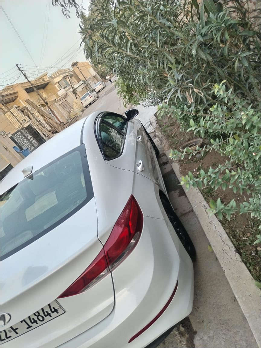 السلام عليكم الانتره موديل 2017  محرك ٢٠٠٠دوش ماشيه ١٤٠تخم تاير جديد حادثها جاملغ وبنيد  مكان السياره بغداد لسيديه السعر ١١٨ وبيها مجال التواصل على هذا الرقم ***********
