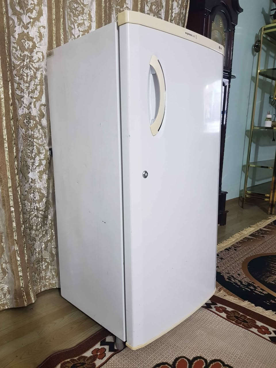 ثلاجه الجي .كوري . الحجم ١٠ قدم . 
ترهم مال غرف نوم .مكاتب . 
بلاديه ع وضع الشركة .تجميدها فول ..
كلش نضيفه .. السعر ١٢٥ الف ..
مكاني بغداد .بوب شام . بغداد, العراق


**إذا كنت صاحب هذا الإعلان وتريد حذفه لأي سبب، رجاءا أرسل رسالة إلى الدعم الفني**