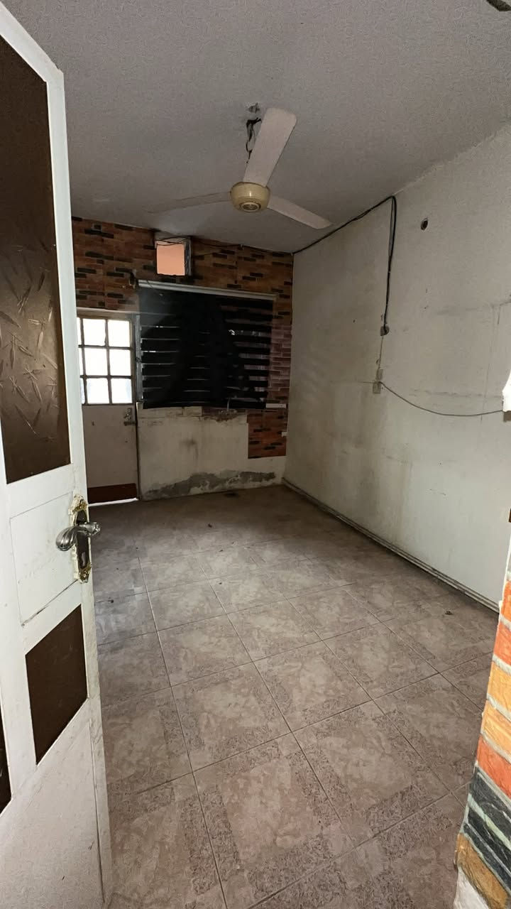 #للأيجار
بيت مشتمل 150 للأيجار لعائلة صغيره 
حي العسكري قرب المحكمة الجديده
يحتوي البيت على
استقبال 
صاله 
غرفة نوم
مطبخ 
صحيات
#ايجار البيت 350 
للاستفسار الاتصال على الارقام التاليه
***********
‭          
0780 014 3171‬
