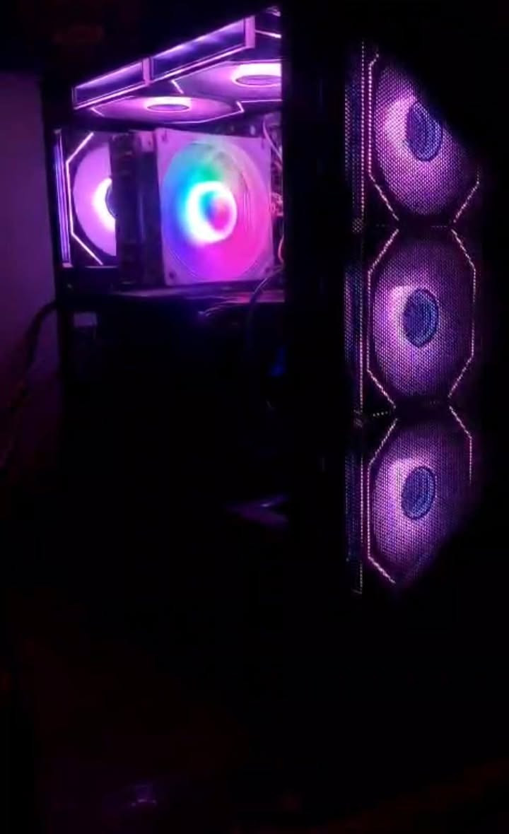 السلام عليكم شلونهم الشباب متاح حاسبه كيمنك لل بيع DDR4جيل حديث ترهم مونتاج معالجi7-7700 جيل سابع  معالج يرهم مونتاج والعاب  قويه..... كرت  RX580نسخت ال8كيكه كرت نضيف وشرط الفحص  بور سبلاي 600Wمن شركت mSi..+رمات DDR4.16كيكه تردد سريع 256 SSD +مساحت التخزين القرص الصلب الف كيكه (تيرة). كيس كيمنك فول مراوح +ريمونت تحكم بل مراوح ....
(حاسبه ستخدام بصيط مال معاتب تجي تفحص وتقتنع بيه ياله تاخذ اي لعبه بالك شغله وتفحص )))))سبب البيع عدم التفرغ ماعدي وقت


**إذا كنت صاحب هذا الإعلان وتريد حذفه لأي سبب، رجاءا أرسل رسالة إلى الدعم الفني**