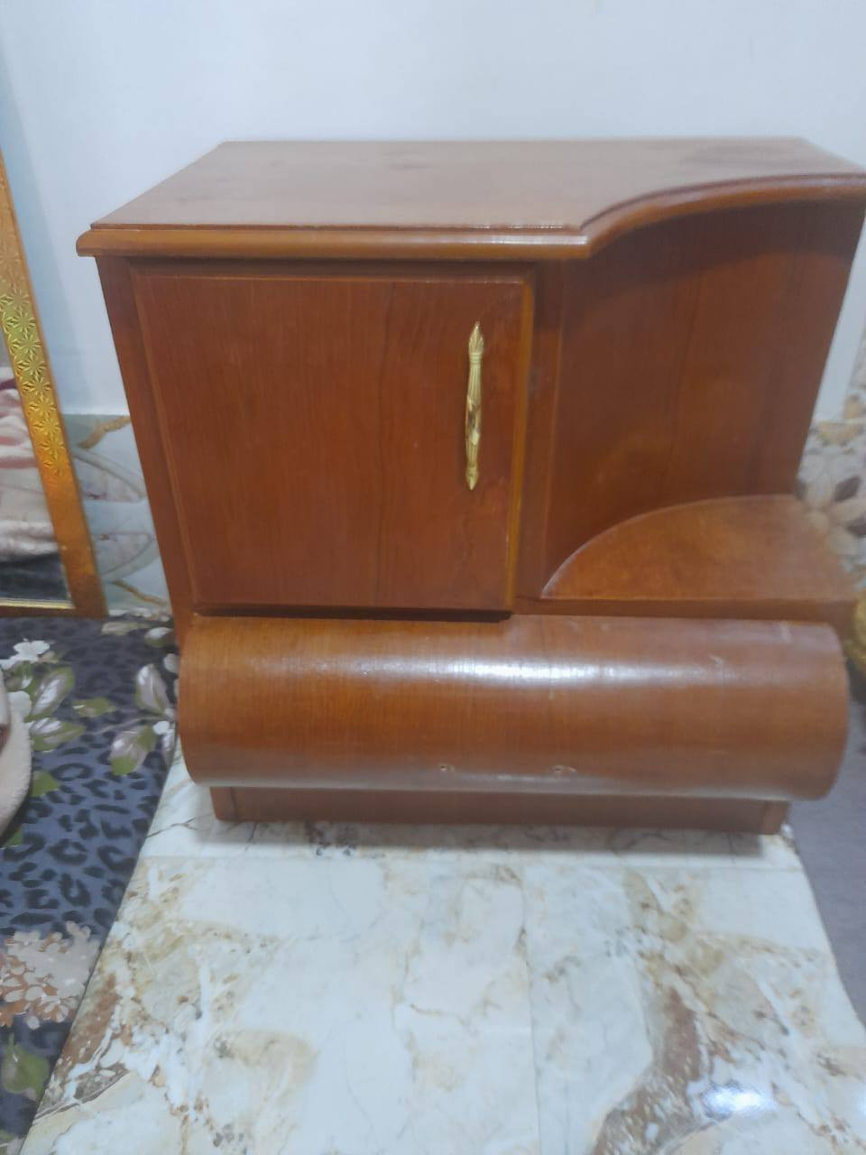 السلام عليكم مكلف بالنشر  غرفه اخشاب صاج للبيع السعر 300وبيهه مجال الاتصال على الرقم ***********
