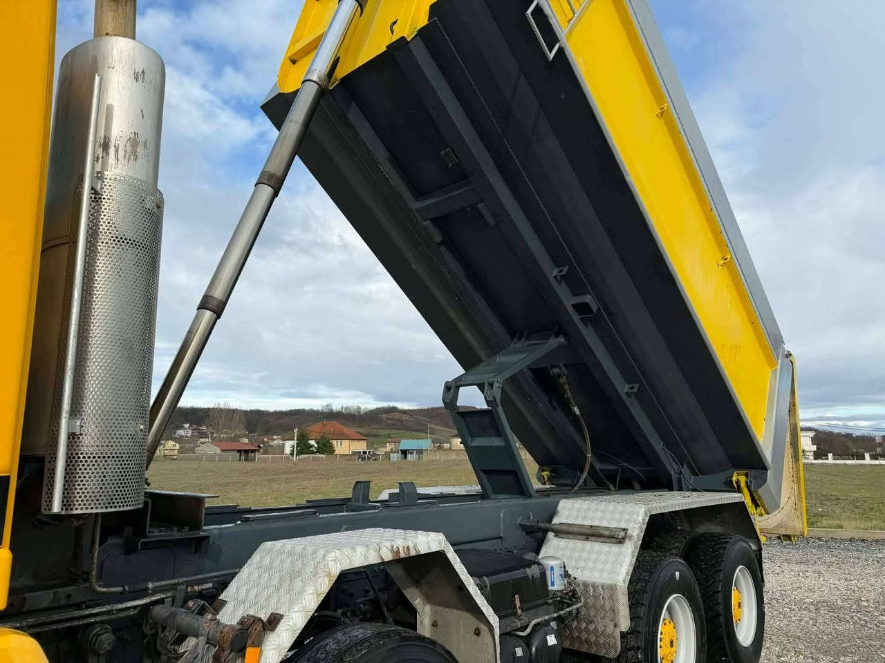 مرسيدس بنز 4148
٨سلندر 
موديل 2003
شيال مجموعه جي اف 
كير كهربائي كلاج 
بودي ٢٠متر 
السعر ٤٠الف دولار شامل الكمرك والشحن السياره تدخل كتاب شركه 
مدة الوصول ٢٠يوم بعد الاتفاق


**إذا كنت صاحب هذا الإعلان وتريد حذفه لأي سبب، رجاءا أرسل رسالة إلى الدعم الفني**