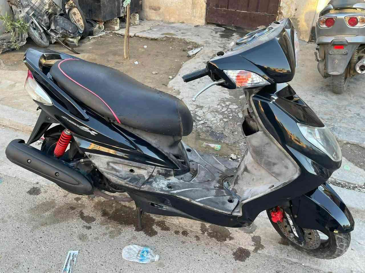 سكنس فحل نوزل ياباني قبق نفخ خطين  ستاند كهربائي دراجه  نضيفه مكفوله من كلشي فقط شاشه السرعه واكفه وشخوط خفيفه كلش بالكڤر الصفح سرعه معدل نكره سلڤ بكل وقت تعاي يمي افحص وشوف السعر 750الف وبيها مجال بسيط 
المكان بغداد الكراده 
رقم التلفون : *********** بغداد, العراق
