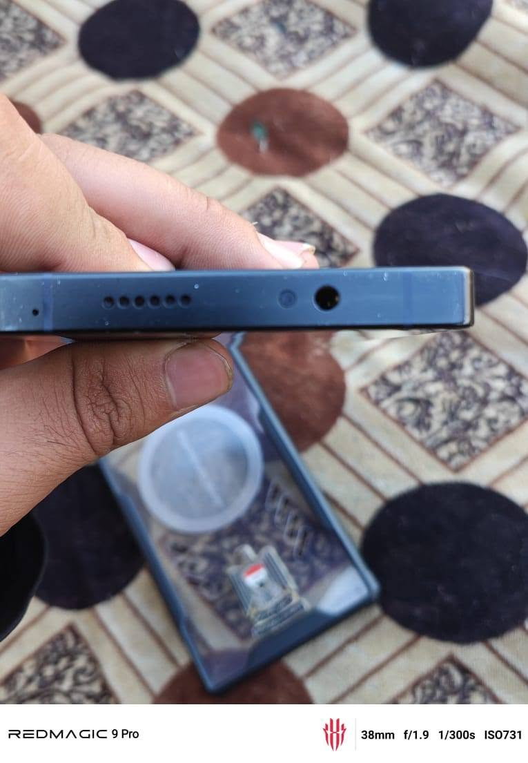 موبايل للبيع ريد ماجك 10 ابرو نضافه 85  ما وياه اي كرتون ولا شاحنه اي عيب ما بي بل بوبجي 120 فريم السعر 750 قفل قفل وعندي حساب بوبجي للبيع هم  بكاني بابل يم شارع الجفن  رقمي ***********
