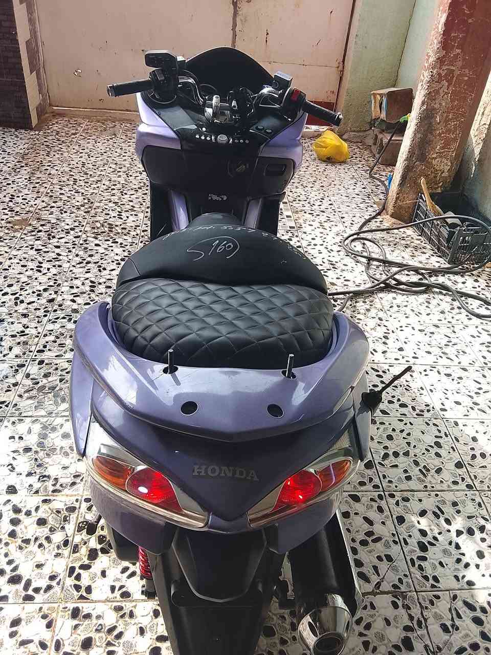 السلام عليكم فورزا ١٠ للبيع مكينه مكفوله كفراتها مابيهن اي كسر لاتنقيص ولاتبخير عليها تايرات جديده صبغها بلادي مكانها كوت السعر ١٢٥٠ اتصال ***********
