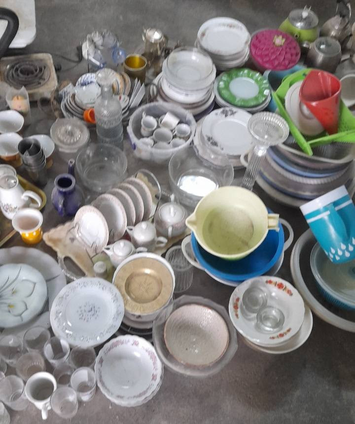 السلام عليكم 
اغراض منزليه مستعمله نضيفه للبيع الاتصال با الرقم*********** بي وتساب وتدللون
