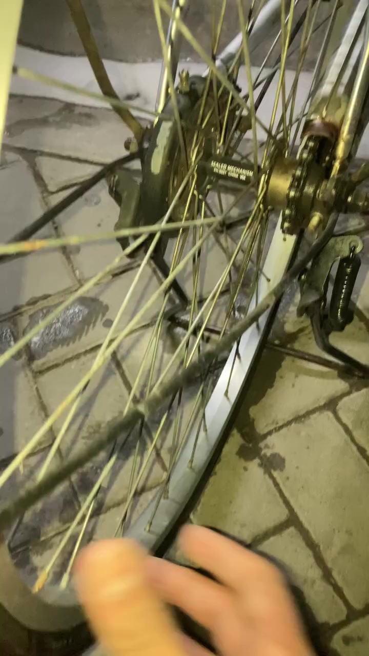 سلام عليكم ورحمة الله وبركاته بيسكل البيع بناتي حجم ٢٦مكان الرشاد السعر 55قفل الرقم ***********
