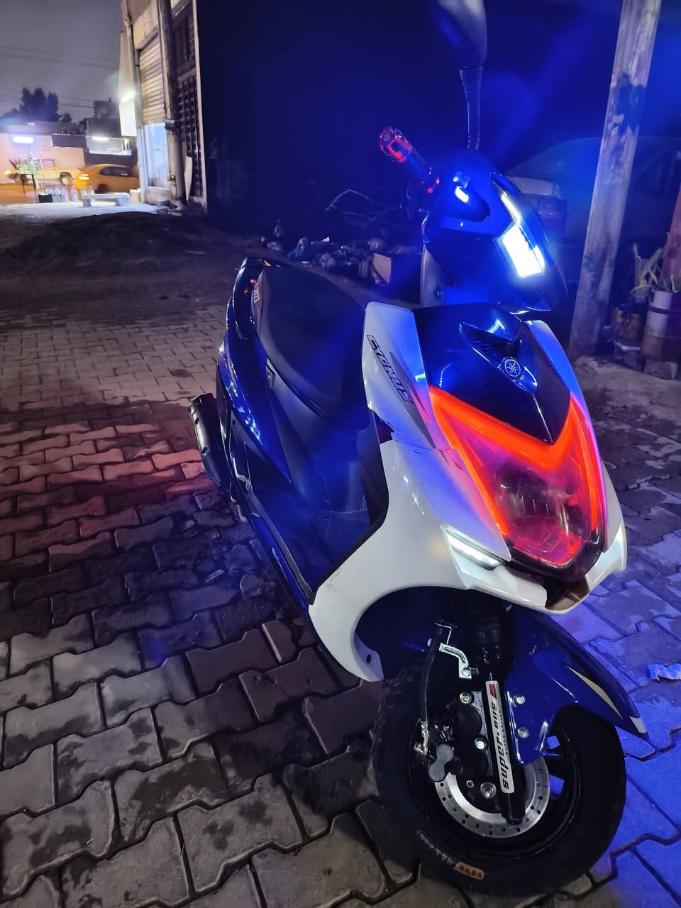 السلام عليكم
دراجه سكنس للبيع
او مراوس حسب القناعه
تايرات جدد
بلك جديد
دراجه خير من الله
كهربائيات كله شغال
اشاير شغال 
كلوبات خلفي امامي
سلف شغال
هندر يشتغل
كابريته بلاد
 محرك امفول ماشاءلله شلعه او معدل
الشراي يتصل اويدلل
***********
