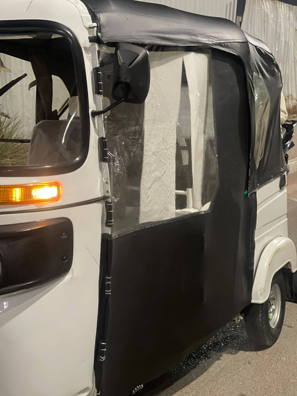 سلام عليكم تكتك موديل 21 بسمي تحويل ثاني يوم تكتك مابيه اي نقص محرك بلادي فقط سنجيل كهربائيات كله شغاله دبلات بلاديه 
مكاني بغداد الحريه 
اتصال فقط 
***********
