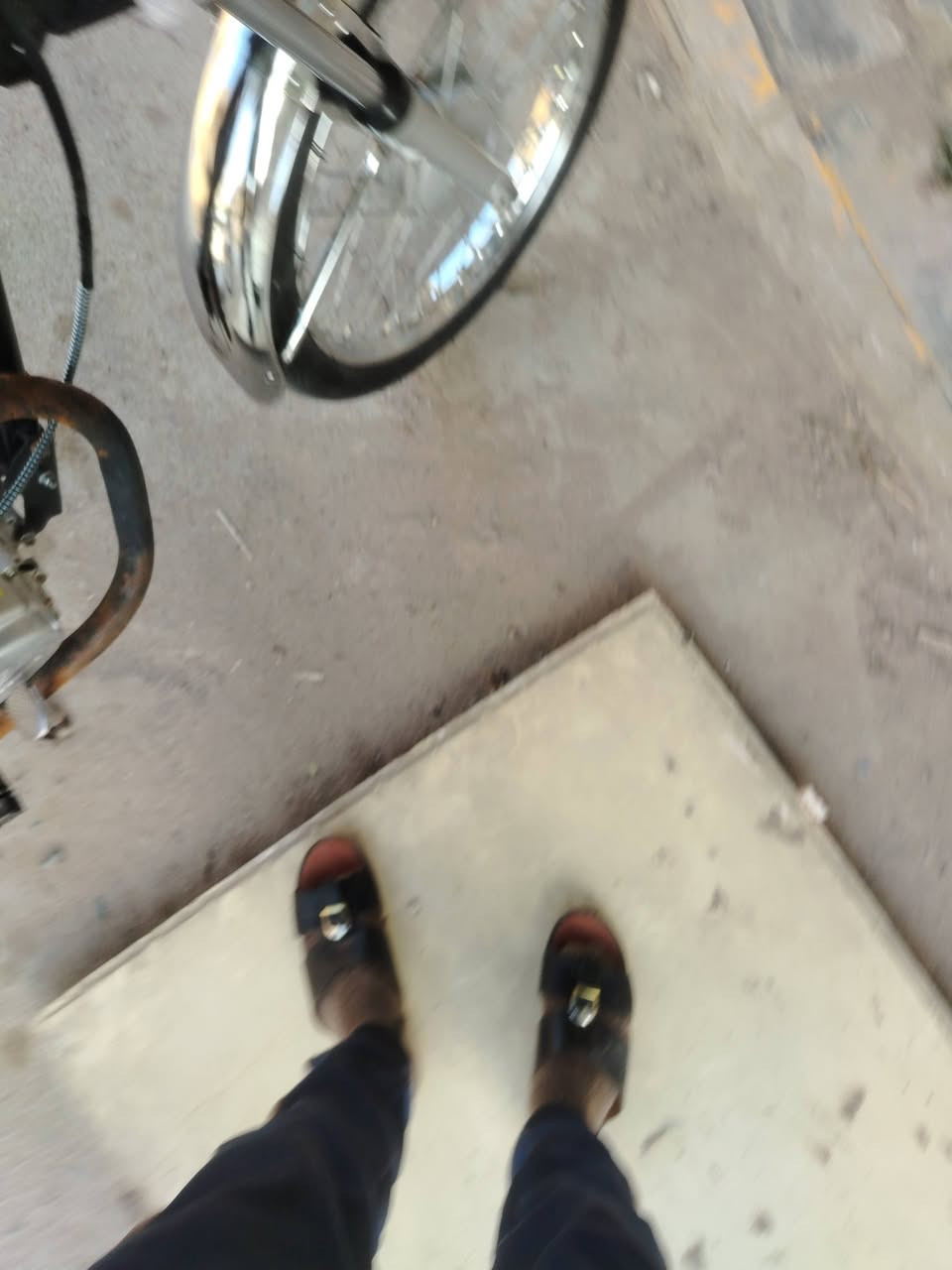 كشن وتانكي لبيع مكان كون ٤٥ وبيه مجال ***********
