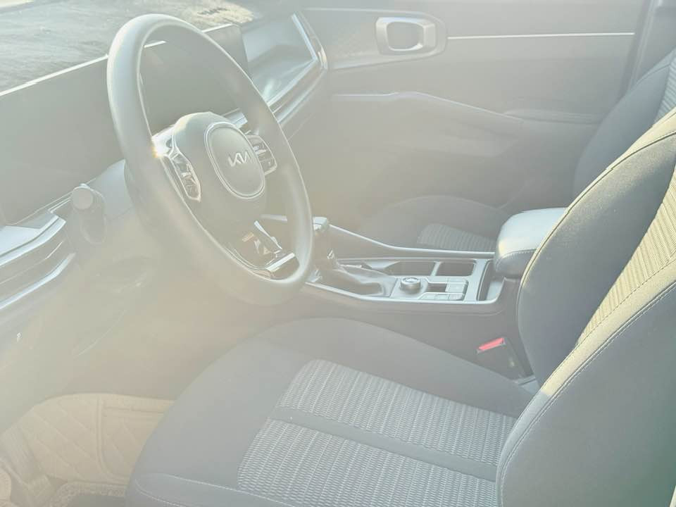 السلام عليكم ورحمة الله وبركاته 
سورنتو 24
ماشية 22الف 
وارد أمريكي كلين تايتل مكفول من الضربة والصبغ 
مواصفات عادية 
معروفة لدى الجميع 
السعر 260
لتواصل ***********
العمارة-ميسان
