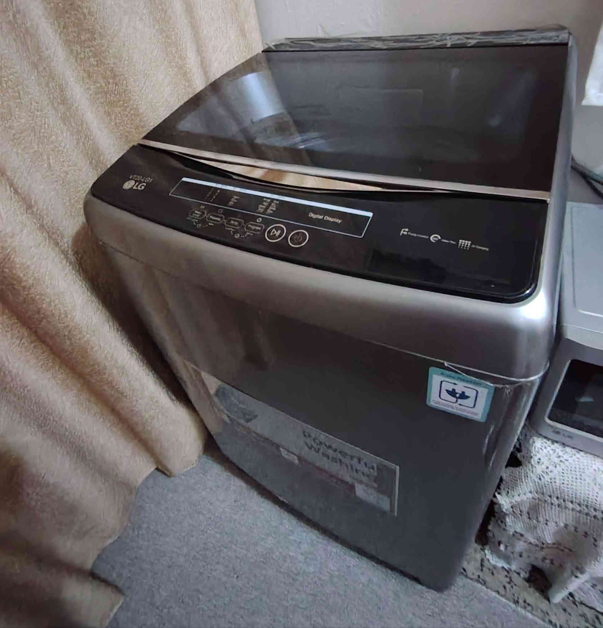 غسالة اوتوماتيك الجي اخو الجديد  لايلون الشركه عليها
مستعمله شي قليل
حجم ٢٠ كيلو تغسل اثقل البطانيات
مشتريها ب٥٣٠ والوصل موجود 
ابيعها ٣٧٥
موصل شقق الخضراء الجانب الأيسر ***********
