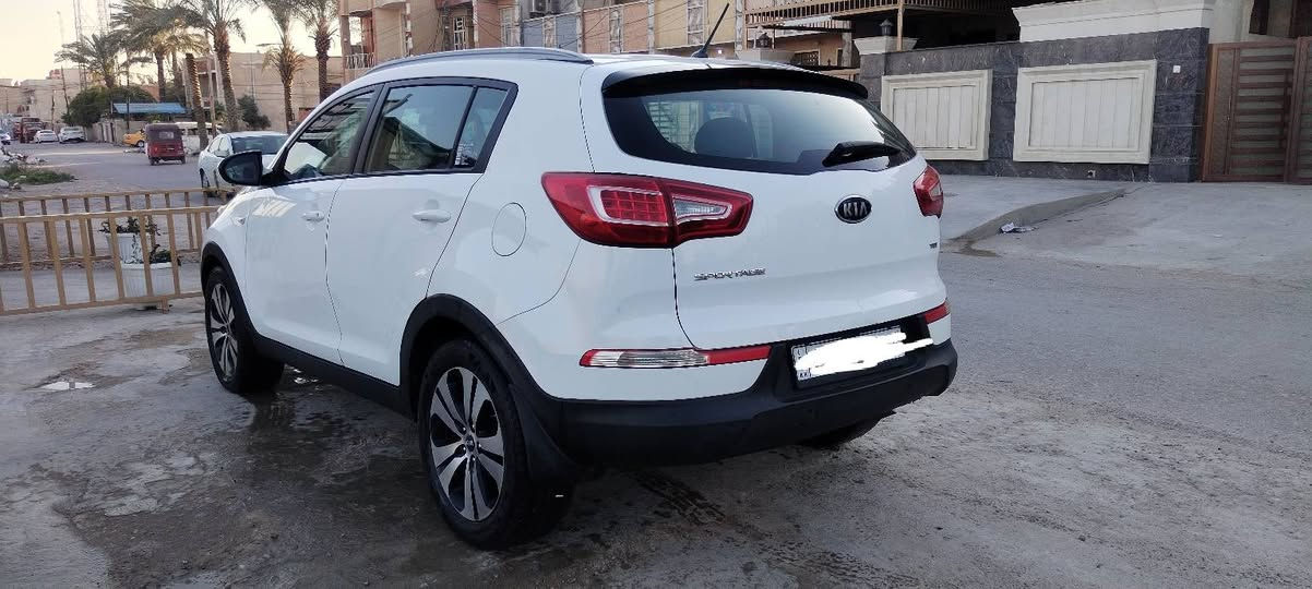 السلام عليكم للبيع كيه سبورتج 2014اصل   كاز واي محطه اتفول بيهه حصه  دخول جديد كص جنطه  شغل درجه اولاً لحيم باجات سياره جديده معنه الكلمه جاهزه من كلشي ومناقصهه برغي متومه وكامله شمالي انكليزي وسنويه لل 2030 سياره جديده مكان بغداد السعر 52 الرقم ***********
