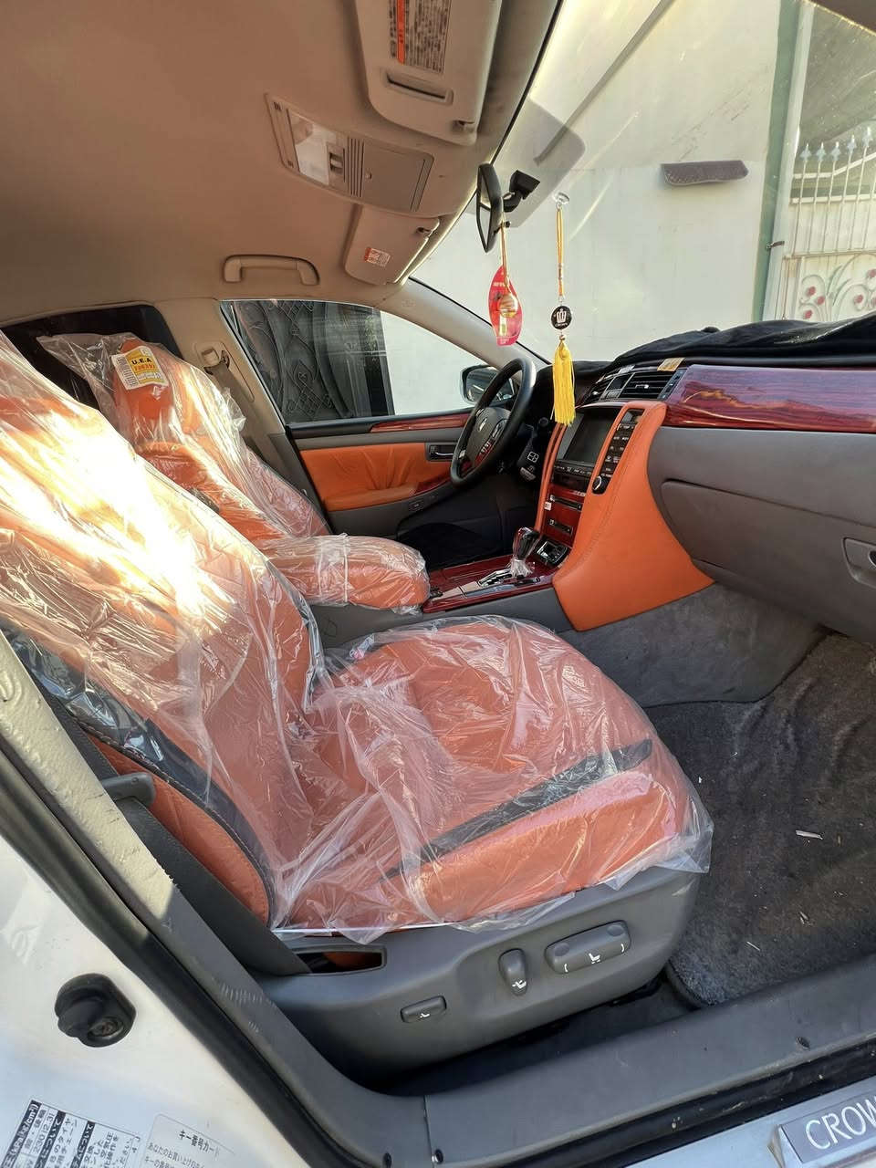 182ئەتڵەت
سەیارەکە براوەیە 
٣ دوگمەی ساج سور سەقف شوشەی ویل دینگەی کامل سپۆڕت
کامل مەسرەف کراوا بەسس بریکی نەبەستراوا 
گڕ و مەکینە تەقە و ڕەقە هەمووی بە شەرت
***********
