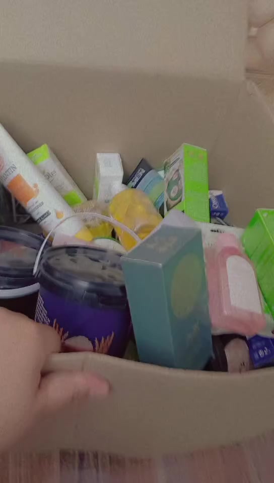 كارتونات قليلة فقط باقية سارعو بالحجز
ع ماسنجر رقم وعنوان أو ع واتساب ***********
50قطعه منوعه ب65 فقط واصلك لباب بيتك🩵
