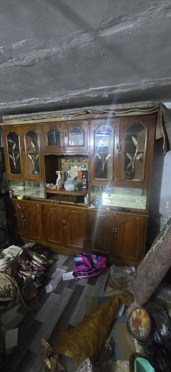 سلام عليكم كنتور للبيع كنتور تصميم قديم ونضافته جدا ممتازه عارضه ب ٢٠٠ الف مكاني بغداد مدينه الصدر للتواصل ***********
