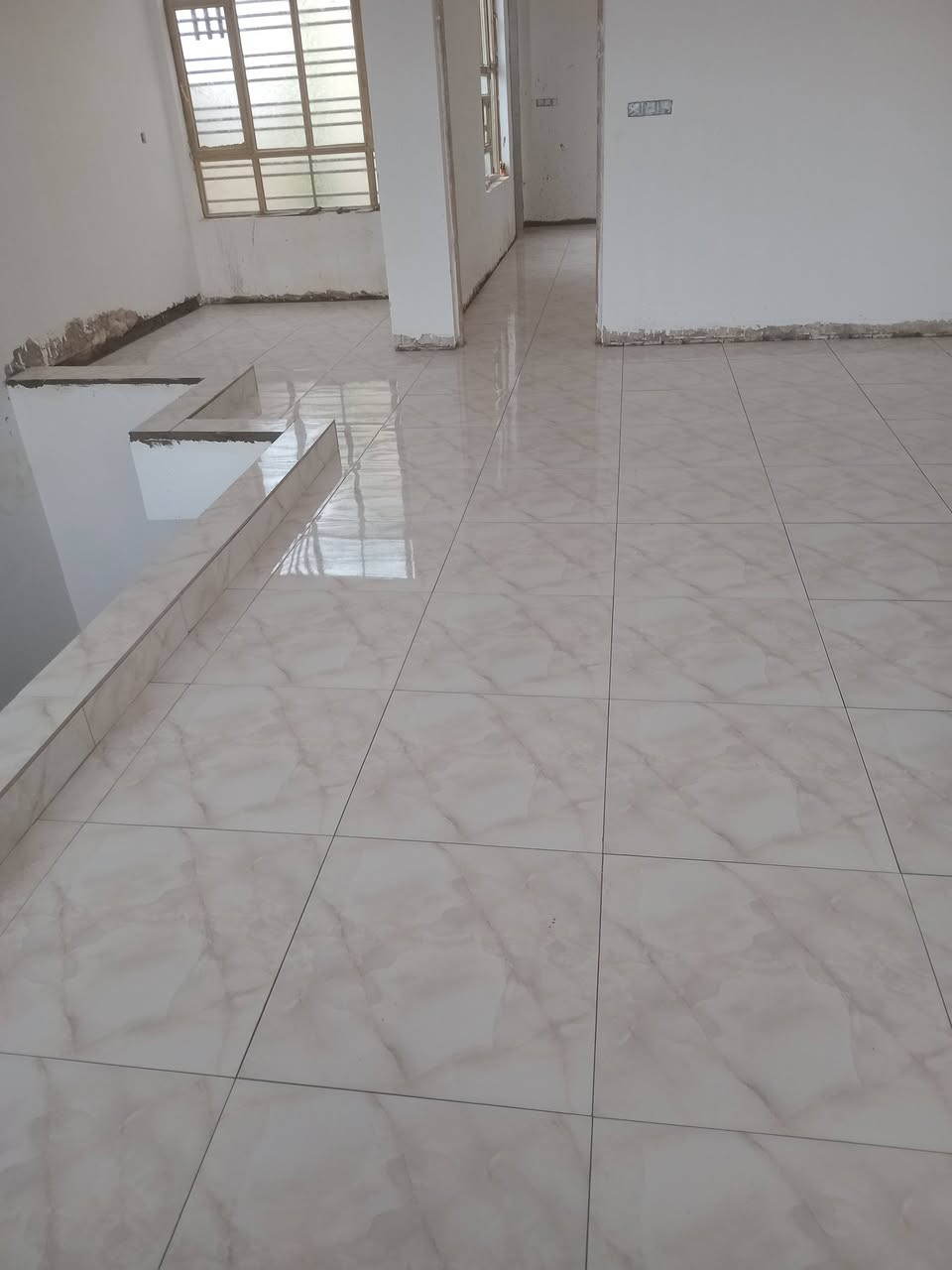 السلام عليكم متاح خلف سيراميك*********** مرمكاشي بسعر مناسب درجه اولى
