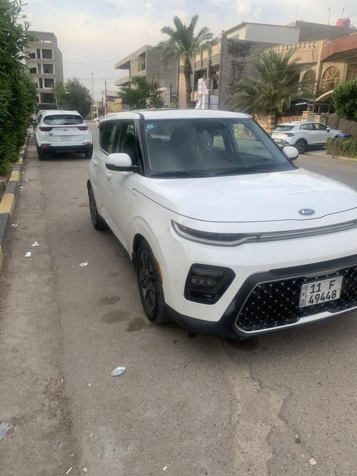 🚗 كيا صول 2020 (EX) - وارد أمريكي بحالة ممتازة 🚗
للباحثين عن النظافة والمواصفات العالية، سيارة مميزة جداً وجاهزة للاستخدام:
🔹 المواصفات الأساسية:
 الموديل: 2020
 المحرك: 2000 دوش (DOHC) - عزم وقوة ممتازين.
 المسافة المقطوعة: 60 ألف ميل فقط.
 الفئة: EX (مواصفات معروفة بغناها وغرفتها المريحة).
🔹 أبرز المواصفات والأنظمة الأمنية:
 ☀️ فتحة سقف (سلايت).
 🚨 رادار أمامي وخلفي لتنبيه وتجنب الاصطدام.
 🅿️ حساس توقف تلقائي عند الرجوع للخلف (توقف ذكي).
 ✨ وباقي مواصفات فئة EX الفاخرة.
💰 السعر المطلوب:
143 ورقة (14,300 دولار أمريكي)
📞 للتواصل والاستفسار:
يرجى الاتصال على الرقم: ***********
