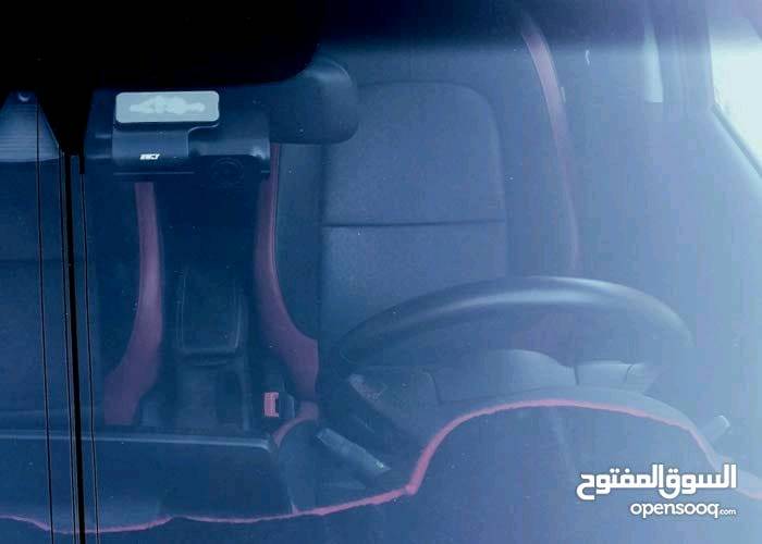 سيارة كيا بيكانتو بمواصفات رائعة ونظيفة من الداخل والخارج. تحتوي على شاشة عرض وأنظمة ترفيه متكاملة لتجربة قيادة ممتعة. السيارة مجدّدة ومجهزة لتوفير الراحة والرفاهية.