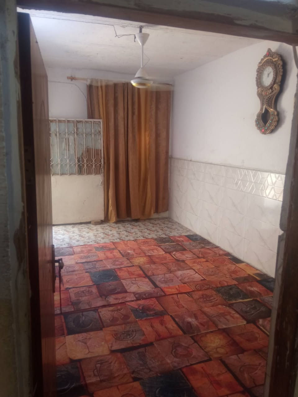 دار للبيع المساحه 100م العنوان طريق ياحسين مقابل مول أهل الخير خلف اسماك غرناطه السعر 14 وبي مجال ***********
