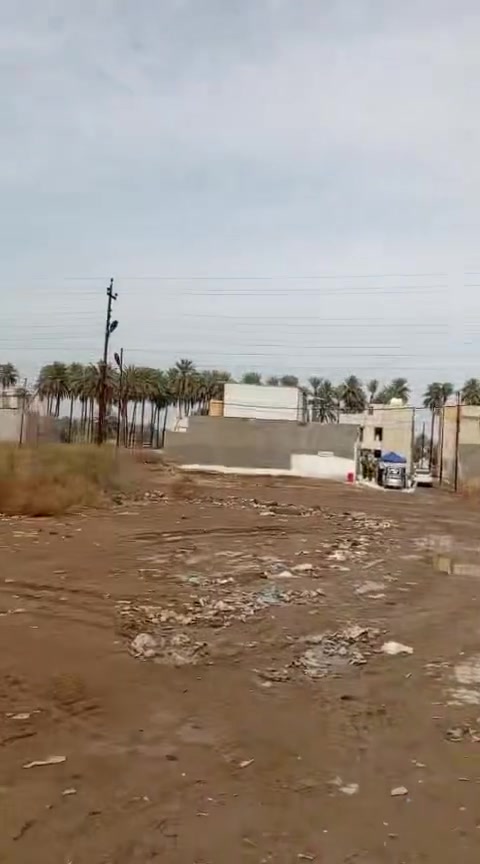 50 متر بناء طابوك غرفتين نوم وصالة ومطبخ وخدمات
البيت كامل من كلشي وجاهز للسكن 
موقعة حي الجزيرة شارع سيد محمد بسعر جدا مناسب 
***********
