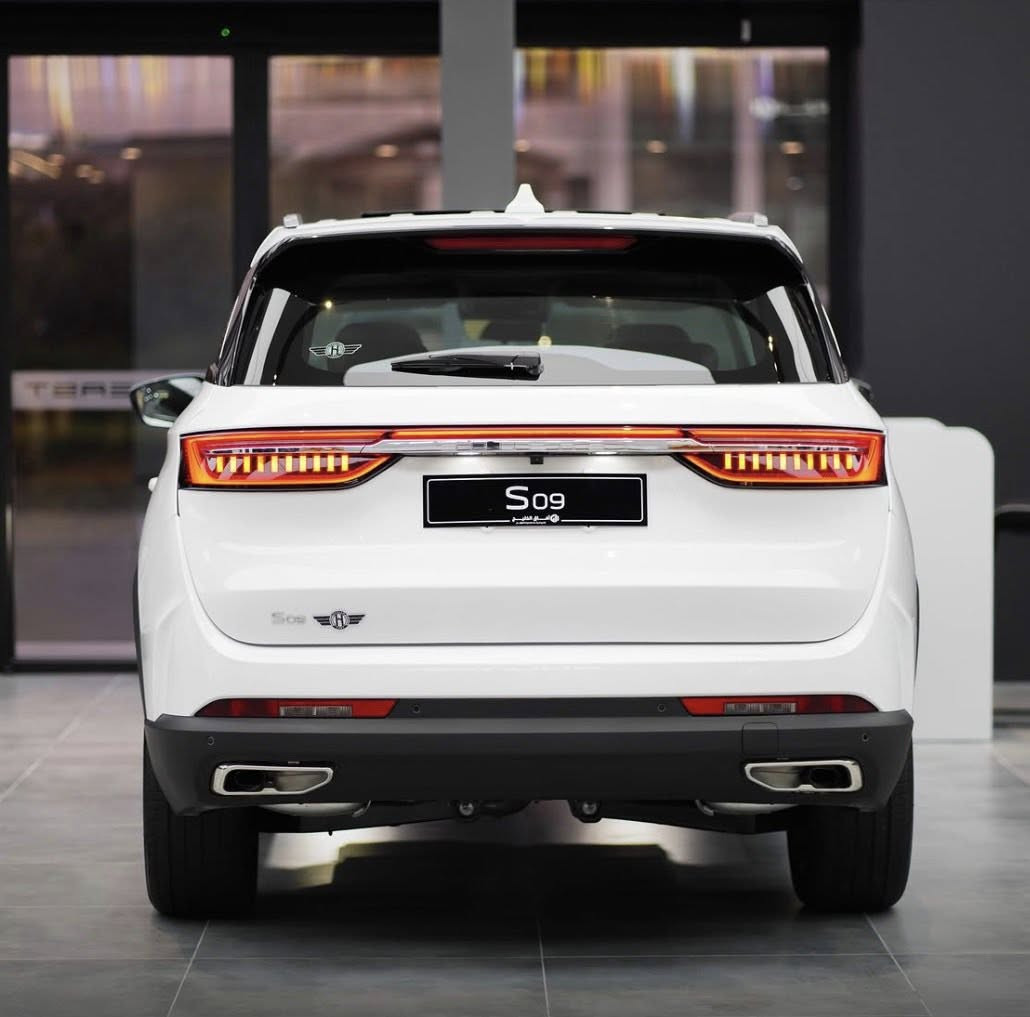 سوئيست S09 2.0L LUXURY
الموديل: 2026 (خليجي)
العداد: صفر كيلو متر
المحرك: 4 أسطوانات L2.0 تيربو 254 حصان حقن مباشر
عزم الدوران (نيوتن-م): 390
ناقل الحركة: اوتوماتيكي دبل كلاتش من 7 سرعات
استهلاك الوقود: 8.1 لتر لكل 100 كم

الضمان الأساسي: 6 سنوات أو 200,000 كم (أيهما أولا)
ضمان المحرك: 10 سنوات أو 1،000،000 كم (أيهما أولا / للمالك الأول)

السعر: 30,900,000 دينار عراقي (بدون رقم)
السعر 33.700.000 دينار عراقي ( مرقم كامل )

المواصفات:
*عدد صفوف المقاعد 3 (7 ركاب)
*إطارات قياس 20 إنچ
*فتحة سقف بانوراما 1.1م
*شاشة عرض ترفيهية قياس 15.6 إنچ
*شاشة عدادات رقمية قياس 10.25 إنچ
*كاميرات محيطية 540 درجة
*حساسات أمامية
*حساسات خلفية
* مثبت سرعة مع رادار تفاعلي
*نظام مراقبة النقطة العمياء
* نظام المساعدة للبقاء في المسار
*نظام الكبح التلقائي في حالة الطوارئ
*نظام تحذير الاصطدام الامامي والخلفي
*نظام القيادة شبه الذاتية
*نظام تحذير مغادرة المسار
*نظام التحكم بنزول المنحدرات
*نظام الفرامل الأوتوماتيكي Autohold
*نظام ابل كار بلاي واندرويد أوتو لاسلكي
*نظام صوتي متطور من 8 سماعات عالية الجودة
* نظام اوامر و تحكم صوتي
*مقصورة الركاب من الجلد الفاخر
*مقعد السائق والراكب كهربائي
*مقاعد السائق والراكب مدفئة
*مقعد السائق والراكب مبرده
*إنارة محيطية
*إنارة ترحيبية
*عتبات الأبواب مضيئة
*مصابيح أمامية أوتوماتيكية LED مع مصابيح نهارية
*صندوق كهربائي
*نظام التحكم الذكي بالإنارة العالية
*المرايا الجانبية قابلة للطي كهربائياً ومدفئة
*نظام تكييف ثلاثي المناطق مع تحكم مستقل للمقاعد الخلفية
*فتحات مكيف هواء مستقل للصف الثاني والثالث
*فلتر تنقية الهواء (N95)
* نظام تنقية الهواء PM2.5 مع شاشة
*دخول ذكي (بصمة)
*تشغيل عن بعد
*خاصية إغلاق الشبابيك وفتحة السقف عن بعد
*شاحن هاتف لاسلكي سريع
*ماسحات الزجاج الامامي مع حساس للمطر
*مسند الذراع الوسطي مع ثلاجة
*وضعيات قيادة متعددة
*نظام مراقبة ضغط الاطارات
*وسائد هوائية امامية وجانبية عدد 6

شركة آفاق الخليج للوكالات التجارية الوكيل الرسمي لسيارات سوئيست في العراق.
للحجز و الاستفسار 
***********
