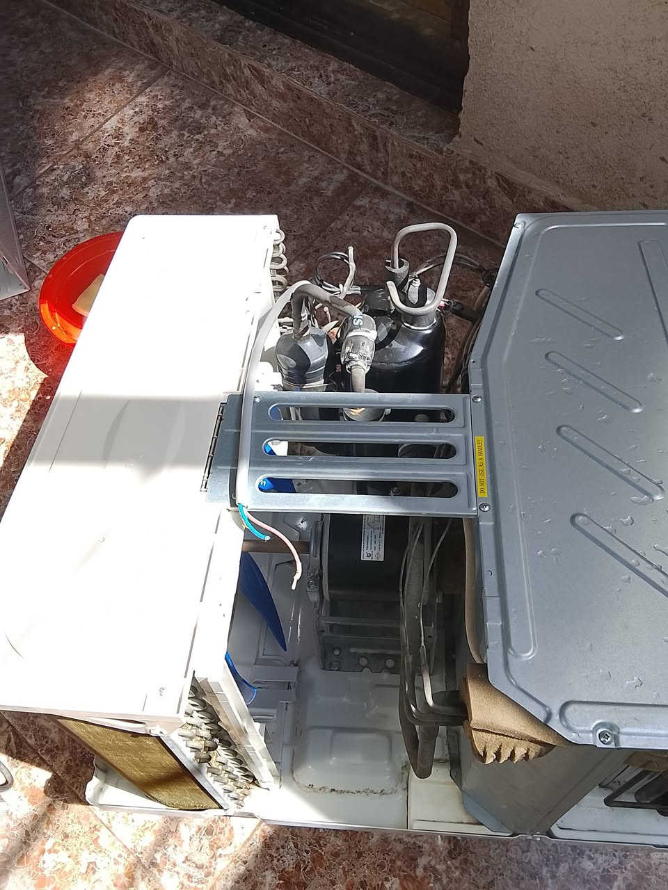 السلام عليكم مكيف طن ونص للبيع اخو الجديد نظيف صارلي اقل من 4 اشهر من ماخذه جان بمعهد ويشتغل باليوم 3 ساعات فقط الله شاهد جديد بمعنى الكلمه متوفر واتساب عنواني شارع حمدان ماقبل صناعية حمدان ***********
