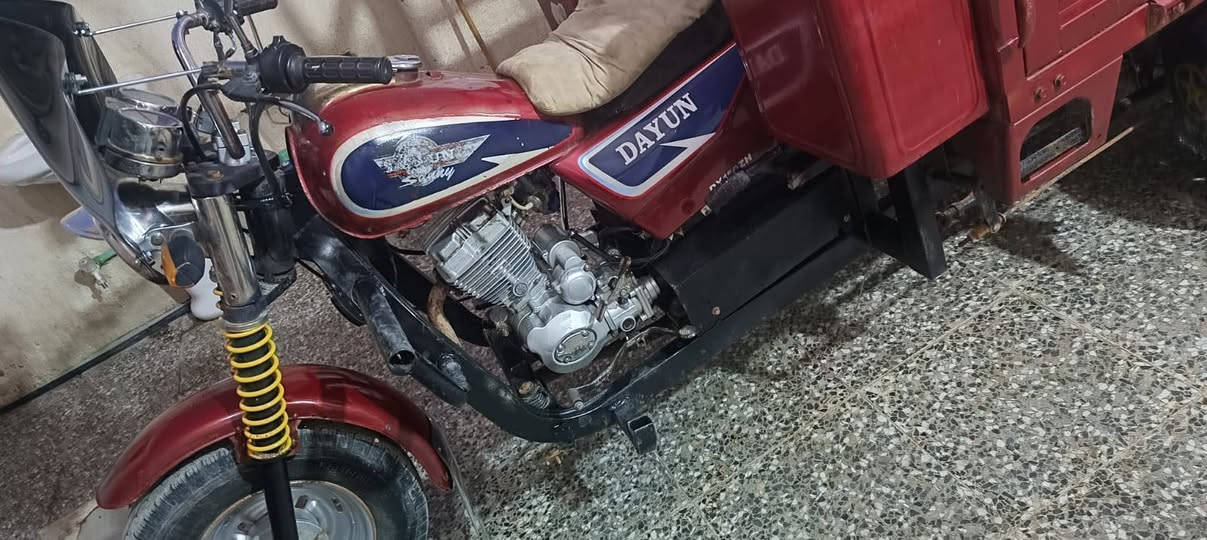 السلام عليكم ستوته دايوان موديل 2017 أوراق كامله كهربأيات شغاله سلف وهندر لايت كله  شغال مكينه ناعمه تواير انضاف محجر كامله كبس للشغل السعر 950 وبيها مجال حك الجيه العنوان بغداد السياحي مقابل حسينيه المعامل متواجد واتساب وهاذه رقمي ***********
