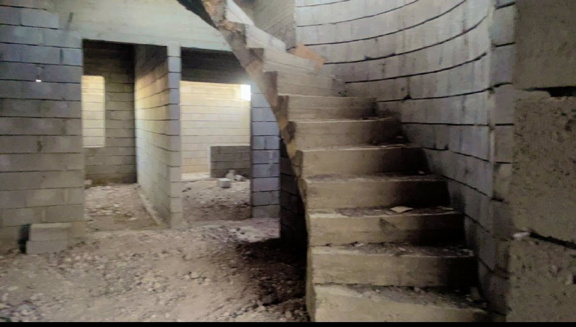 السلام عليكم  هيكل للبيع بسعر مناسب   العنوان حي الملايين الثآنيه قرب جامع موفق شيت المساحه 150 متر  واجهه 7.5 العمق 20 متر    واجهه شروق  

***********
