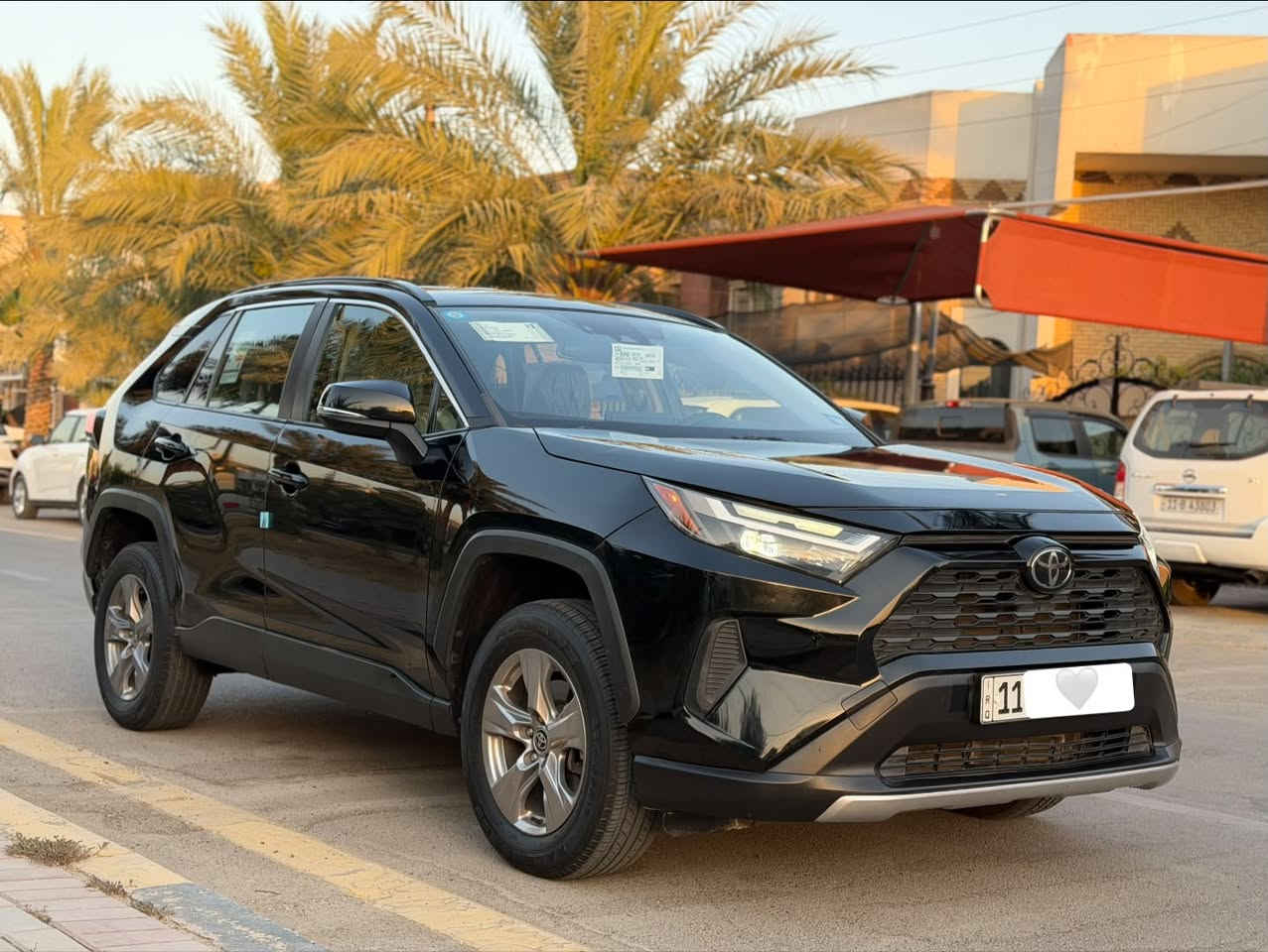 السلام عليكم 
تويوتا راف فور
٢٠٢٢ 
وارد امريكي حادثها فقط دعامية 
السيارة مكفولة من الصبغ والبارد والتبديل 
مواصفات 
بصمة تشغيل
بصمة ابواب
كشن كهرباء
شاشة 
تحكمات ستيرن
بانزين فقط
هاند بريك بصمة 
بجم لد وزنون
بك لايت لد
اوتو هولد
ثلاث انظمة قيادة
راردات جانبية
رادار امامي 
توقف ذاتي 
كامرة خلفية 
تبريد ثلج 🧊 
رقم بغداد الجديد بأسمي شخصياً 
السعر ١٩٧ ورقة
الرقم *********** 
العنوان بغداد حي الجامعة
