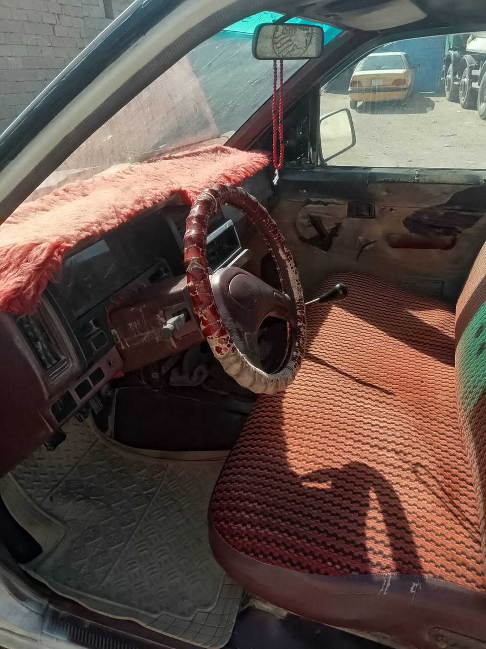 سياره نيسان للبيع موديل 92رقم بصره دولي بسمي سنويه نهاية 28محرك كير شاصي كله نضيف  خياس مابيه لمكان البصره الزبير حي الشهداء رقم ***********سعر 46
