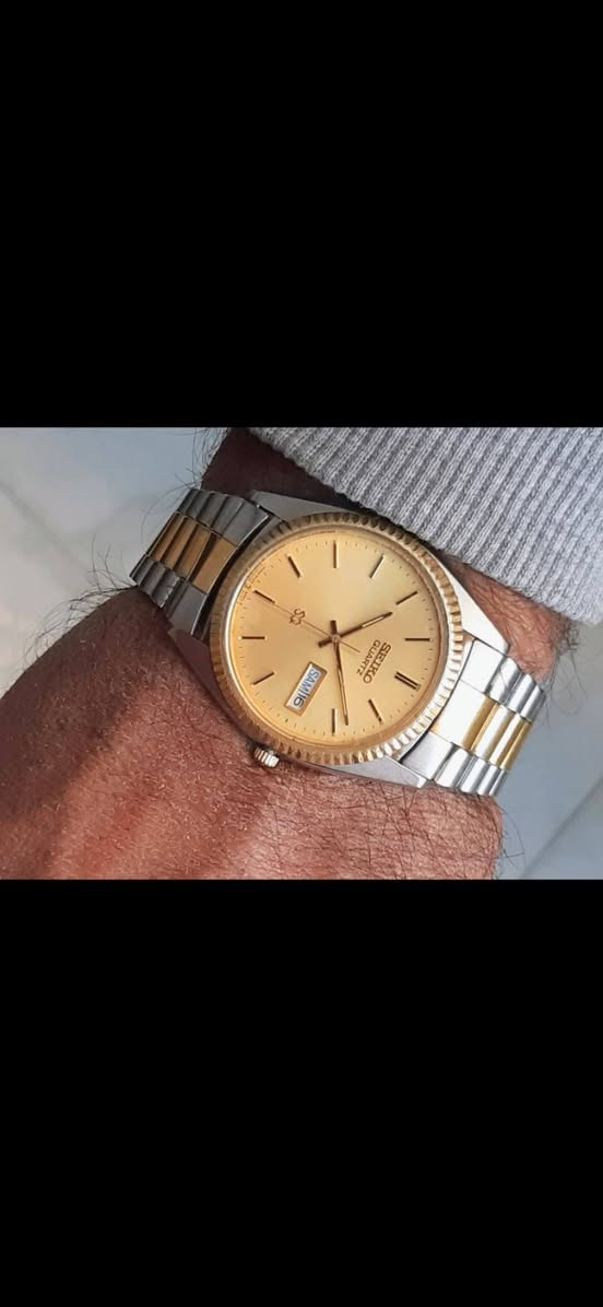 تحية طيبة .
#Seiko_SQ_Quartz_two_tone_(president) . Vintage .
1980 - 1990 .
#سيكو 
تو تون فينتج إنتاج ياباني قديم الثمانينات 
موديل برزدنت .
الساعة دي ديت قطر 36mm ملم
نظافة ممتازة جدا .
#السعر٥٥الف  .


**إذا كنت صاحب هذا الإعلان وتريد حذفه لأي سبب، رجاءا أرسل رسالة إلى الدعم الفني**