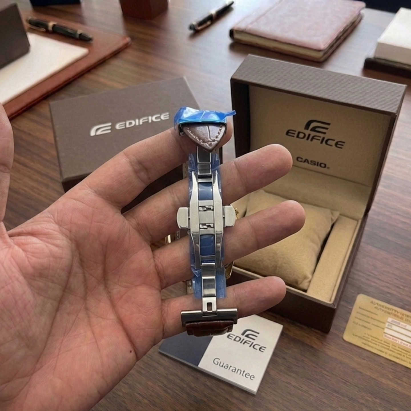 ساعة ماركة CASIO EDIFICE 
مكينه/ ياباني
السير/  جلد
سناتر شغالة
النوع / رجالي
توقيت / شهري 
طلاء ثابت 
 كوالتي عالي 
شكل مميز وانيق 
#العراق #ساعات #بغداد #كربلاء


**إذا كنت صاحب هذا الإعلان وتريد حذفه لأي سبب، رجاءا أرسل رسالة إلى الدعم الفني**