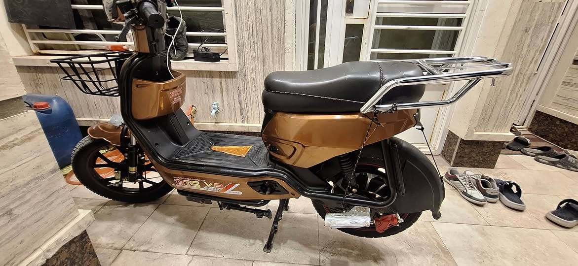 دراجه شحن موديل ٢٠٢٥ بطاريات ٥ جديده السعر ٣٥٠ الف بغداد الدوره ***********
