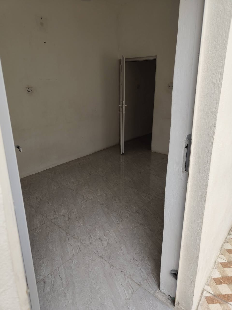 السلام عليكم مشتمل للأيجار قرب مدرسه الحريه قريب على سوق سعر الأيجار 300 للأستفسار ‏‏‪0781 373 8375‬‏
