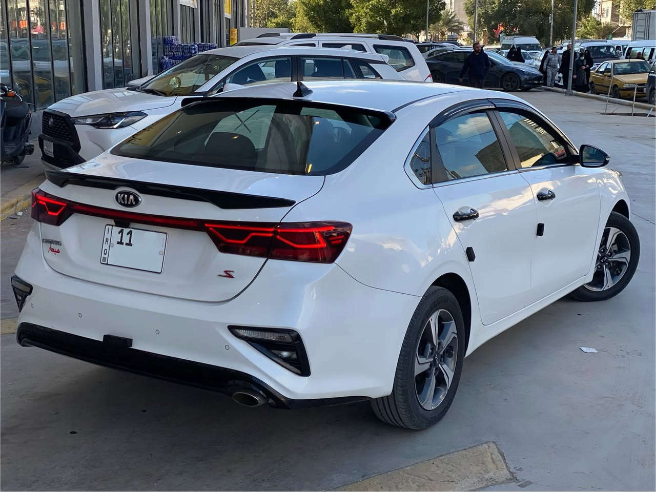 السلام عليكم
سيراتو 2019 فول مواصفات 
محرك 1.600 / بصمة تشغيل / بصمة ابواب / تشغيل عن بعد / لد امامي / لد خلفي / حساس امامي / حساس خلفي / فول تحكم ستيرن / تبريد قطعتين / شاشه وكاميرا خلفيه / شاشة عطلات بالدشبول / بلوجكتر ليزري / صندوك ذكي / كشنات خلفيه قلااب / مري شفط / اشاره بالمرايه / 3 انظمة قياده ( ايكو - سبورت - نورمال )

كير محرك تبريد صدر كلها كفاله
ماشيه 130 بس السياره جديده بمعنى الكلمه 
مكفوله من الصبغ والتبديل بلاديه بيها بارد جداً بسيط

مغلفه ارضيه جلد ومدوشم الكشنات وشادلها منضومة زنون بلادي عالي ناصي والسياره مرتبه مال جناي الصور تحجي

سعرها 160$ وبيها مجال الجناي يتصل وبالخدمه مكاني بغداد 

***********
