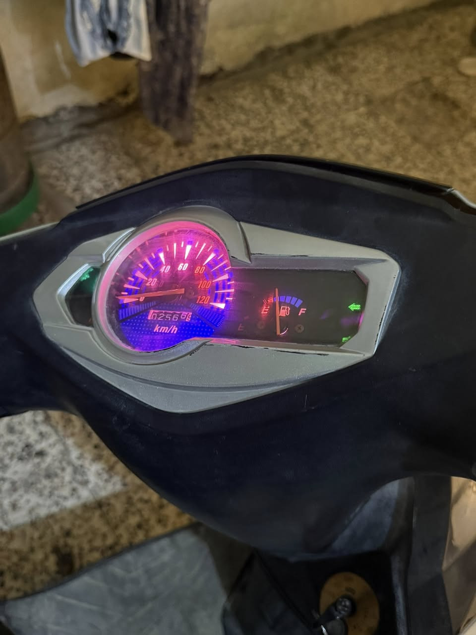 سكنس صيني موديل ٢٠٢٢ دراجة نظيفة وكل كهربائياتها شغاله كاملة مكملة بس كفراتها تعبانه
مكينتها تخبل ما مفتوحة تجي تفحص وتشوف صالنصه رياضي ووياها الصالنصه البلادية مالتها صوتها هجم 
دراجة نكرة سلف بأي وقت عليها ادامة كاملة مابيها نقص 
سعرها ٤٠٠ وبيها مجال للشراي


**إذا كنت صاحب هذا الإعلان وتريد حذفه لأي سبب، رجاءا أرسل رسالة إلى الدعم الفني**