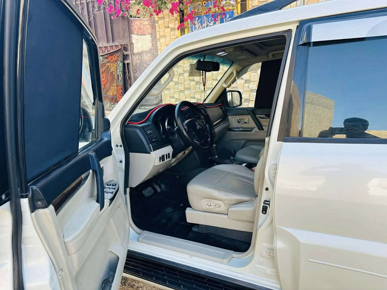 باجيرو حبتور ٢٠١٤ رقم بغداد  كشنات جلد حساسات فتحه سقف دمام مكينه وكير على وضع الشركه نعومه فول تبريد جديد منضومه جديده حادثها موضح بلصوره خشم البنيد بي صبغ وقبق البانزين اثر طخات 
السعر ١٥٠ بي مجال بسيط 
***********
