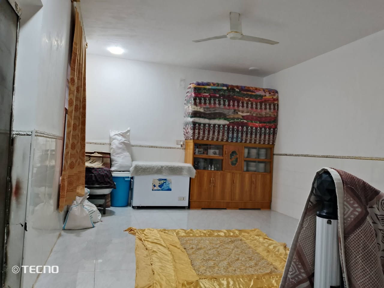 سلام عليكم
بيت للبيع

طابو زراعي سند 25 

واجهيه مساحه 200 طابوك جمهوري

بيت كامل. بناء حديث 

المكان قرب الدله
للأتصال 
***********

***********
